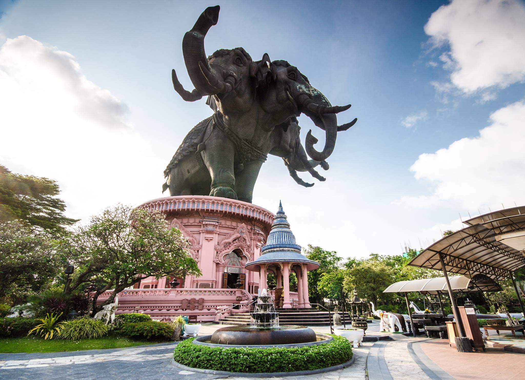 The three-headed elephant of the Erawan Museum on its pink plinth